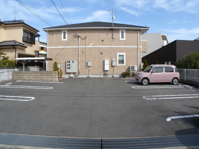 プリティーホメイの駐車場