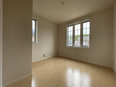 【寝室】 | Raffine【SHM】 | 二面採光5.1帖洋室！