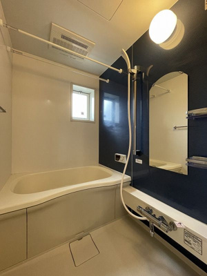 【浴室】 | Raffine【SHM】 | 追焚機能・浴室暖房乾燥機付きバスルームです♪物干しバーも付いているので雨の日のお洗濯も安心ですね☆