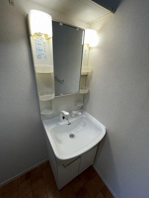 【洗面所】 | Raffine【SHM】 | 忙しい朝にあると嬉しいシャンプードレッサー完備！朝の準備もラクラク☆お化粧するときにも大活躍です！