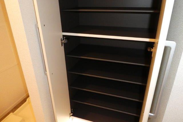 アンジェロフェリーチェの内装|シューズボックス