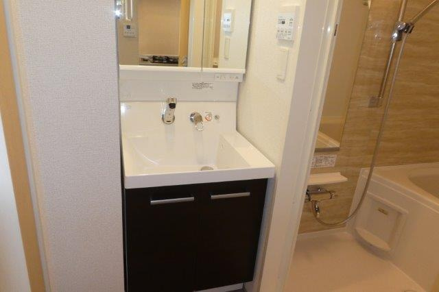 アンジェロフェリーチェの独立洗面台|シャンプードレッサー