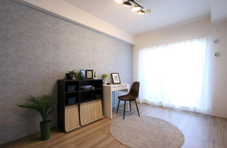 【洋室】 | 宝塚・清荒神ヒルズ | バルコニーに面した洋室6.2帖です♪明るく開放的な室内です！ぜひ現地でご覧ください(^^)お気軽にネクストホープ不動産販売までお問い合わせを！！