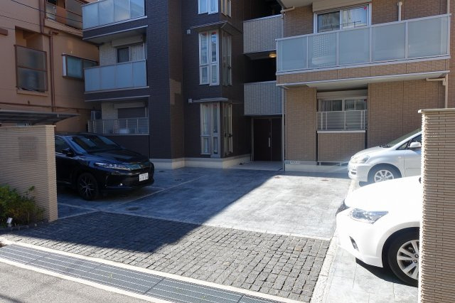 EVISTAGE甲子園の駐車場