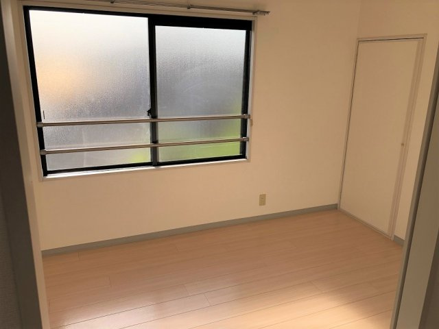 【寝室】 | プルーニハイツA