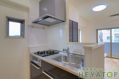 【キッチン】 | RIVO浅間町 | ２口ガスシステムキッチン（同仕様写真）