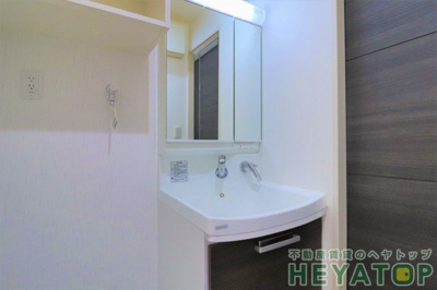 【洗面所】 | RIVO浅間町 | 便利なシャワー付き洗面化粧台（同仕様写真）