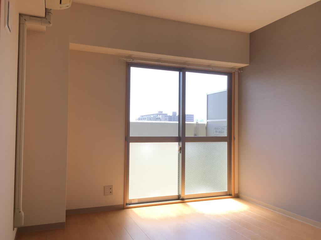 THE BASE四条大宮（ザ・ベース四条大宮）の居間・リビング|洋室