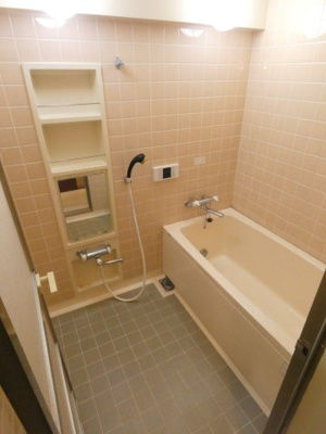 【浴室】 | Gleason Garden