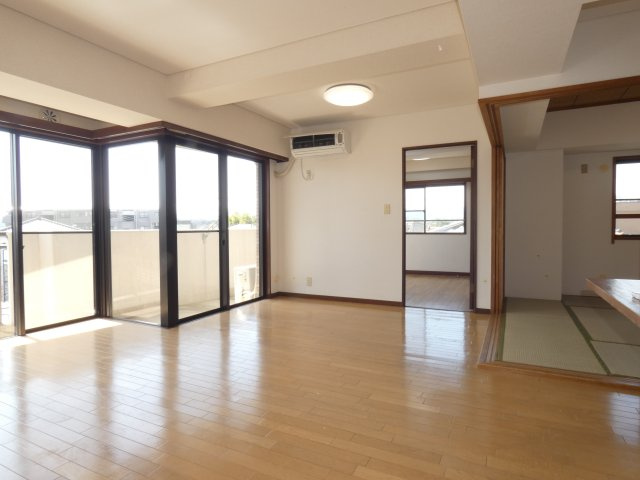 【居間・リビング】 | Gleason Garden | 14.6帖の特大リビング。