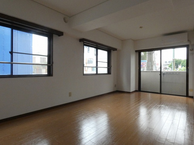 【居間・リビング】 | Gleason Garden | キッチン含め約15帖です！