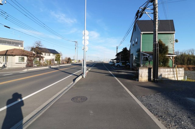 足利市寺岡町の売地の前面道路含む現地写真