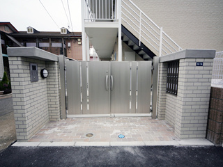 【エントランス】 | コンフォートガーデン | オートロックです