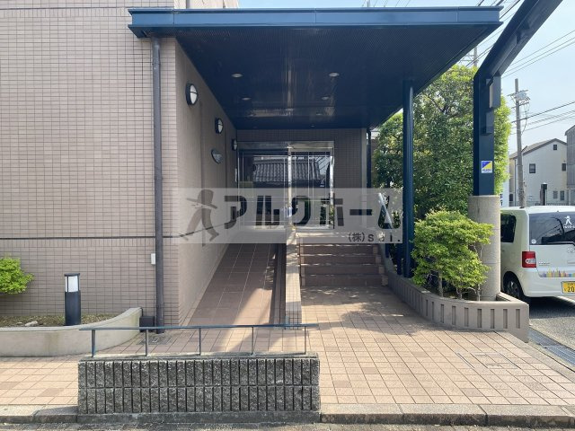 グリーンベールヒル柏原のエントランス