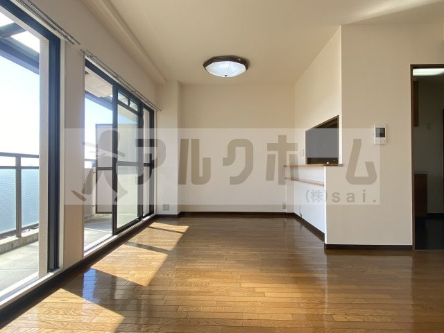 グリーンベールヒル柏原の居間・リビング