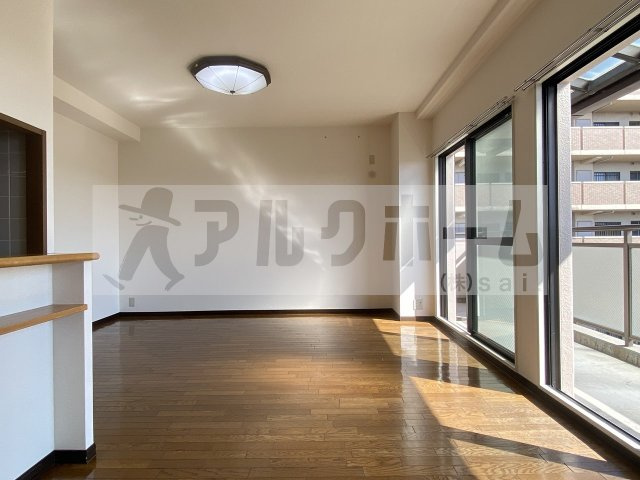 グリーンベールヒル柏原の居間・リビング