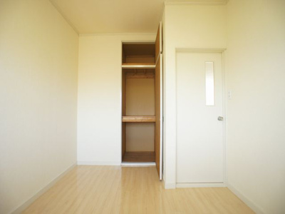 【洋室】 | パールハイツⅠ | 5.5帖洋間収納です♪