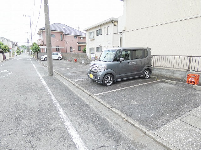 シティハイムセラヴィBの駐車場