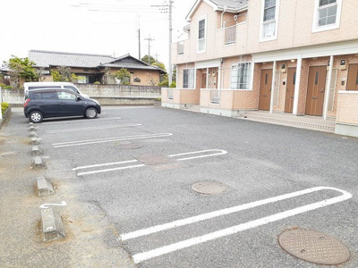 【駐車場】 | エトワール赤岩 | 駐車場に車を止められます