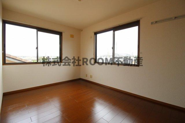 Mフォレストの寝室|広くて明るい寝室