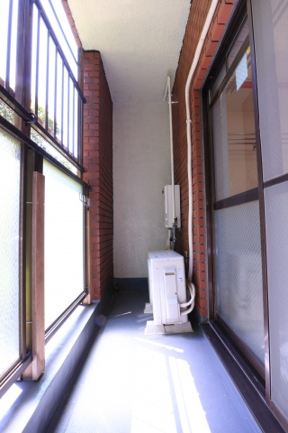 ファーストマンションのバルコニー