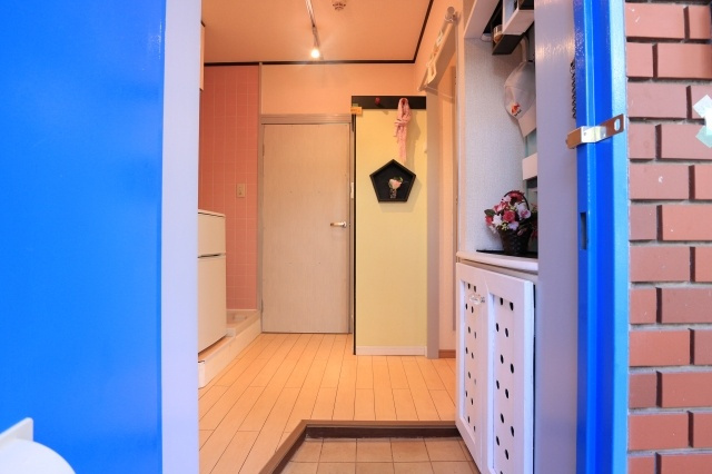 ファーストマンションの玄関