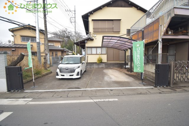 見沼区片柳　中古一戸建ての駐車場