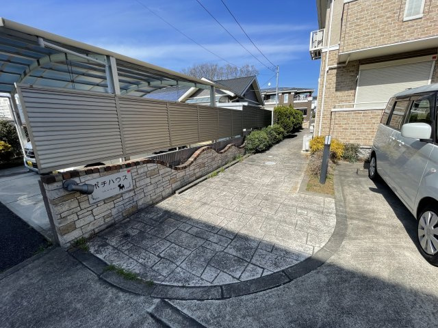 ポチハウスの駐車場|軽自動車のみ