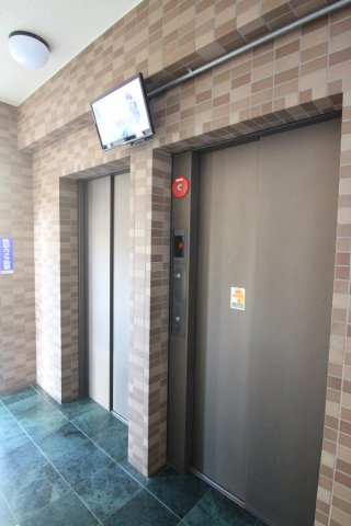 サンヴェール旭公園ガーデンプラザのその他共用部分|エレベーターは二期ございます。