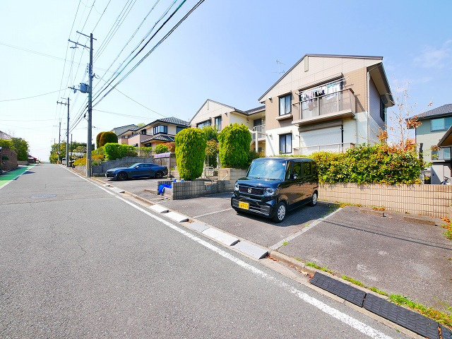 サニーヴィラ（桜が丘）の駐車場