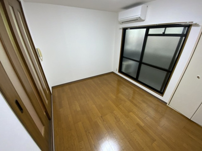 【居間・リビング】 | グローリーⅠ | 広々としたお部屋です