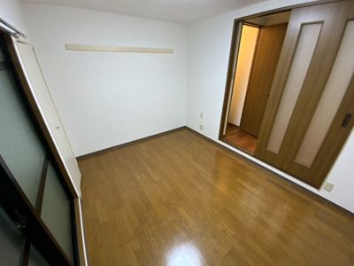 【居間・リビング】 | グローリーⅠ | 広々としたお部屋です