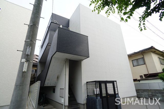 熊本市中央区岡田町のアパートの外観