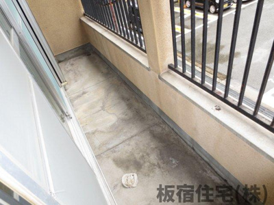 【バルコニー】 | 大黒町２丁目貸家 | 暖かな日差しのふりそそぐバルコニー
