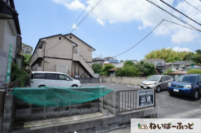 【エントランス】 | ファミーユ川戸 | お車通勤の方にお勧めのファミール川戸。