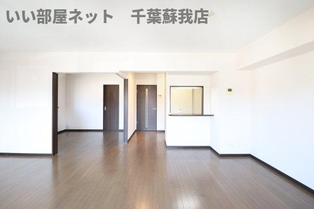 ラ・プルミエールの居間・リビング|ゆったりとしたリビングです