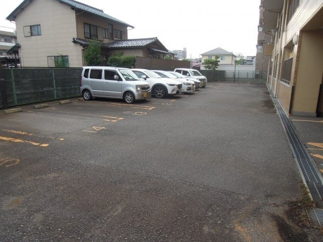 ダイアパレス西別院の駐車場|敷地内駐車場は１２番使用（月額６０００円）