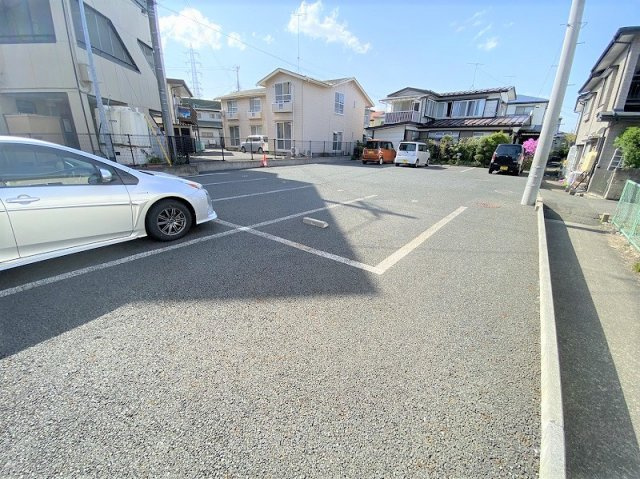 サンハイム・ユウの駐車場