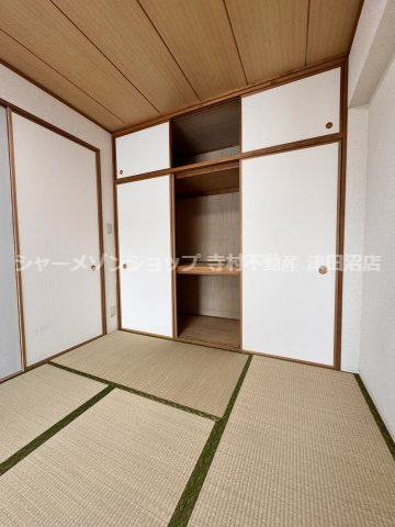 サンヴェール船橋本町の収納|押入は１間半、天袋もあってたっぷり収納できます。