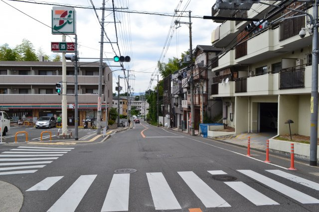 セザール香里ヶ丘の周辺|コンビニ近し