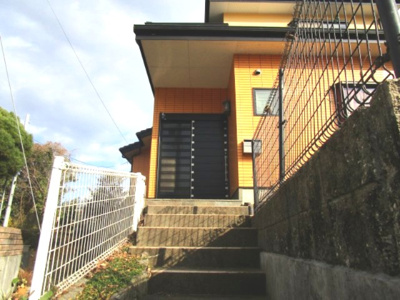 【玄関】 | 高知市福井町　中古売家　5SLDK | 玄関外階段