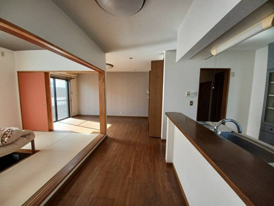 【居間・リビング】 | 高知市福井町　中古売家　5SLDK | 17帖LDK