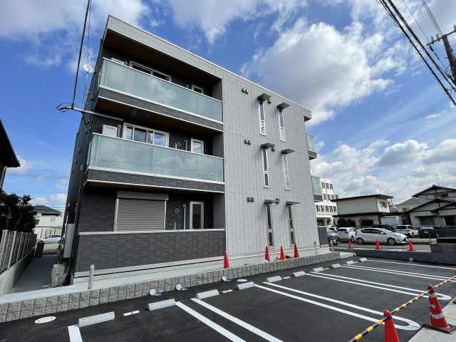 加古川市平岡町新在家のアパートの駐車場