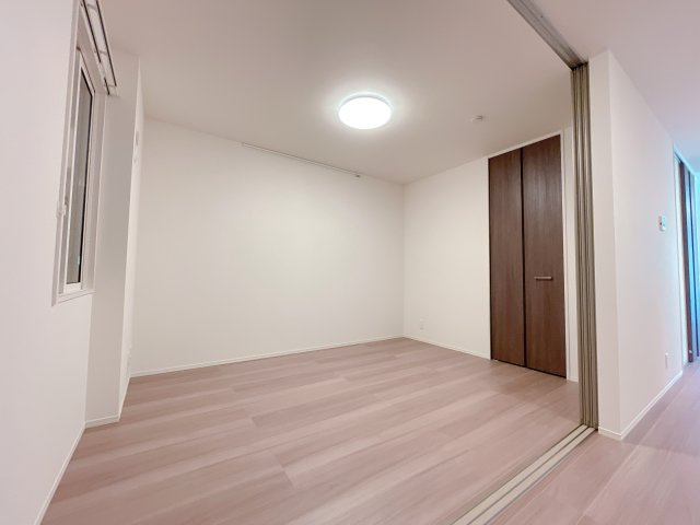 加古川市平岡町新在家のアパートの洋室