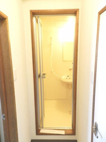 本町サンハイツの玄関