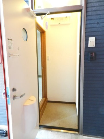 本町サンハイツの玄関