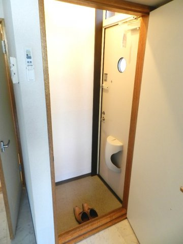 本町サンハイツの玄関