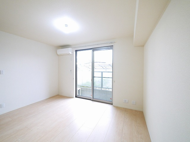 グランシャリオ瑠璃の居間・リビング|こちらのリビングで趣味の時間をお楽しみください