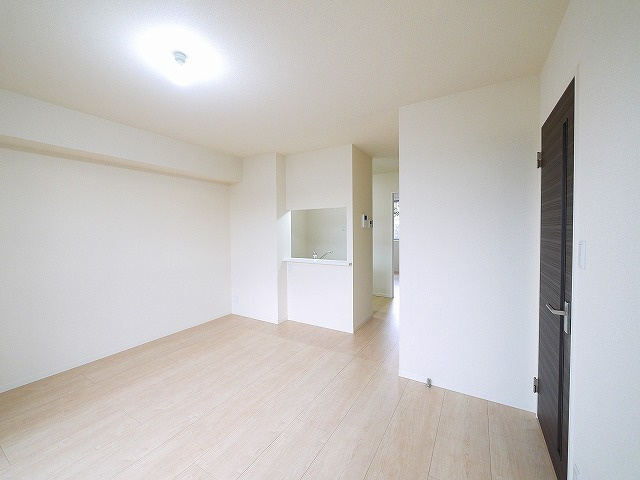 グランシャリオ瑠璃の居間・リビング|ゆったりとした居間です