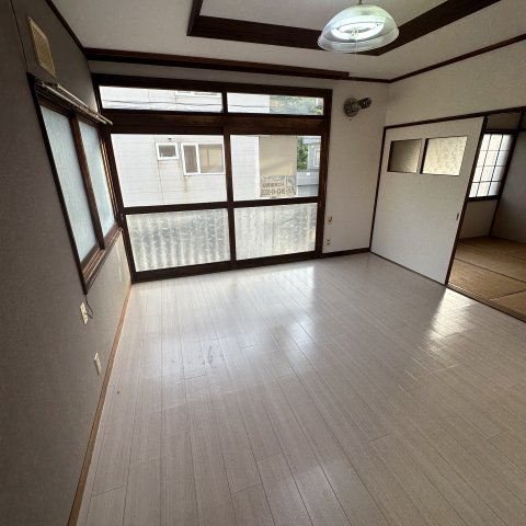 進藤アパートの居間・リビング